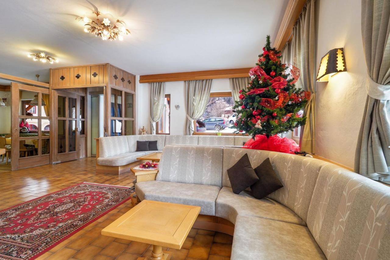 Cesa Edelweiss Living & Campitello di Fassa